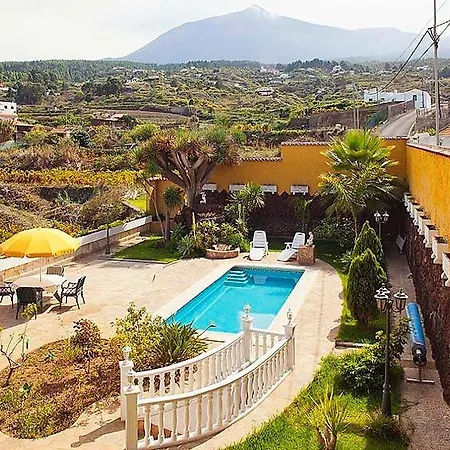 Sleeps 8 Pool Wifi Holiday home